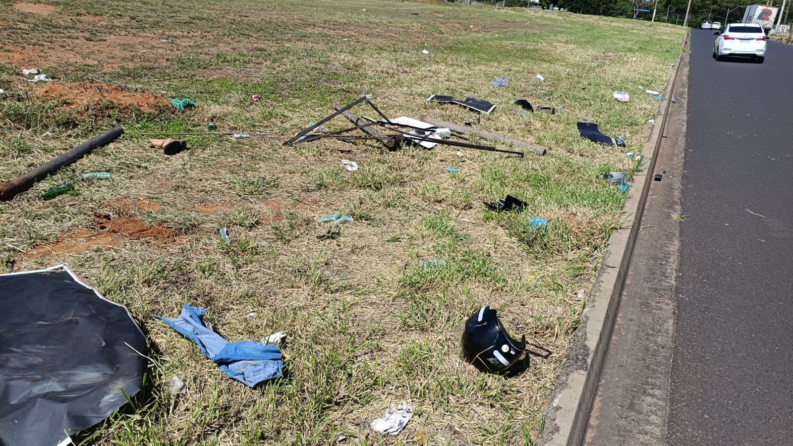 Jovens ficam gravemente feridos em acidente entre Américo e Araraquara