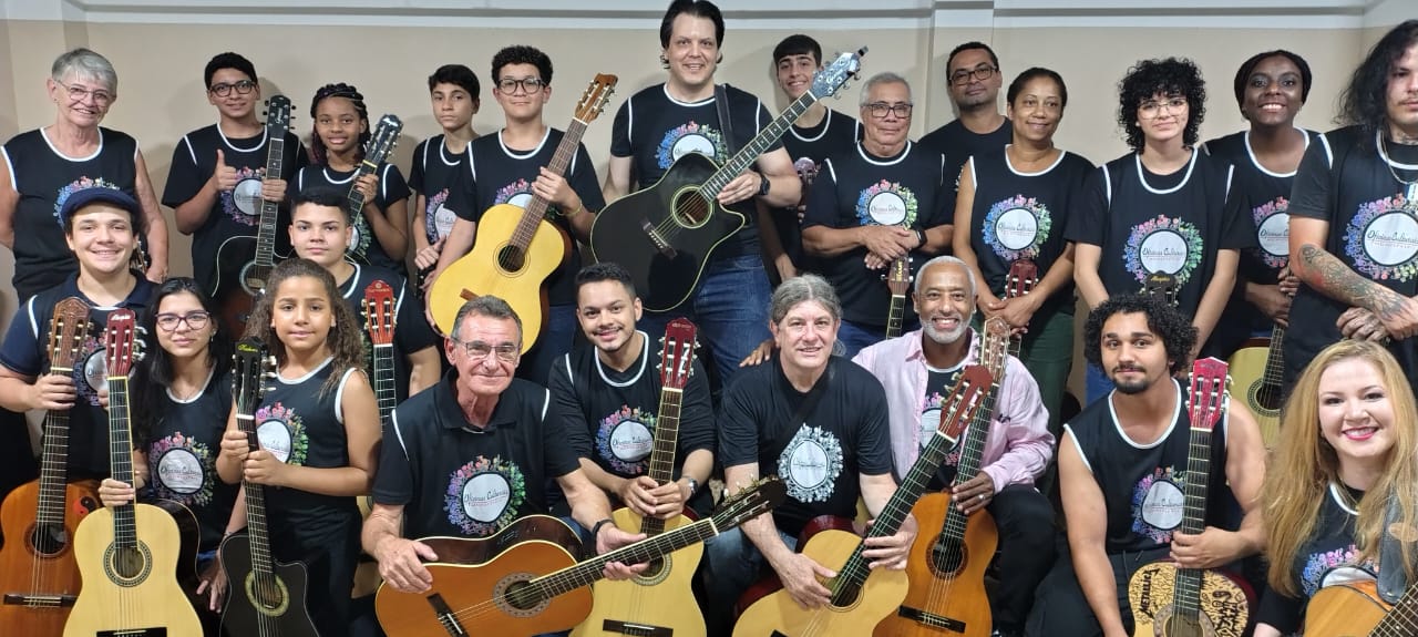Orquestra de Violões faz concerto gratuito no Palacete das Rosas