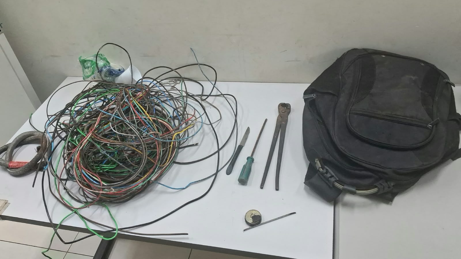 GCM prende três suspeitos de furtar fios de igreja em Araraquara