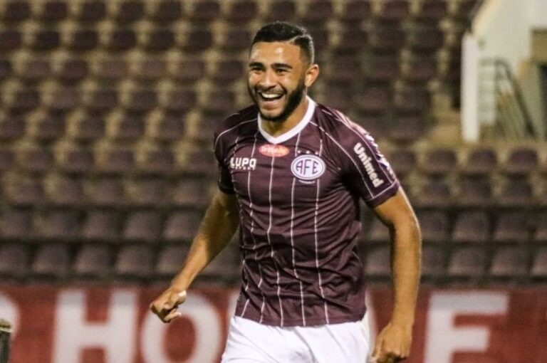 Bernardo deixa Ferroviária e vai defender a Ponte Preta na Série B