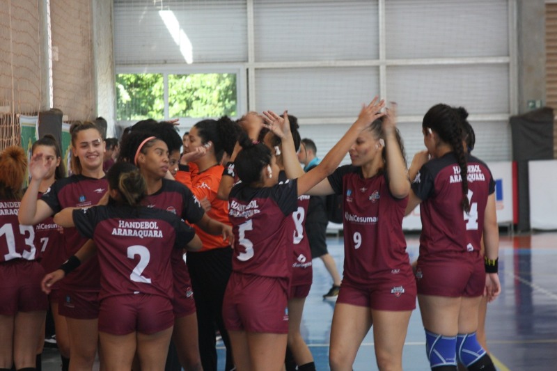 Handebol feminino de Araraquara joga pela liderança em São Carlos
