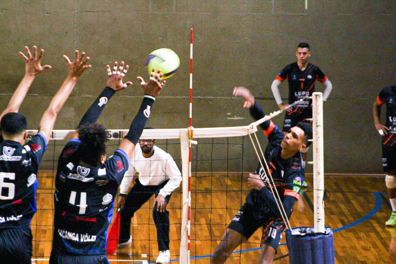 Vôlei masculino conquista 3ª vitória seguida na APV