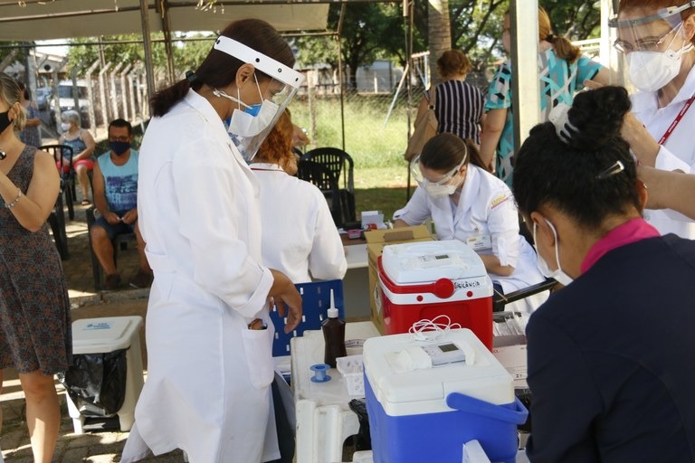 Veja o que muda após saúde reorganizar vacinação contra Covid-19 em Araraquara