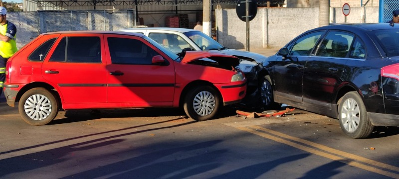 Acidente com três carros deixa criança ferida em Boa Esperança do Sul