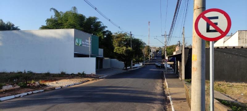 Prefeitura coloca placas de "proibido estacionar" em dois trechos da cidade; veja