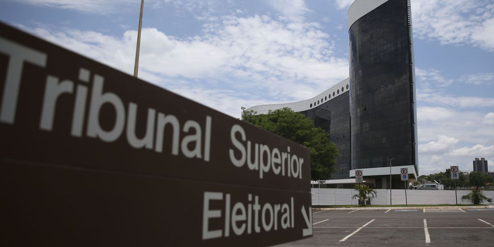 Justiça Eleitoral recebe 1,3 mil denúncias de propaganda irregular