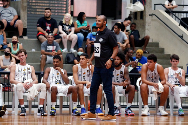 AZ Basquete soma uma vitória e uma derrota no final de semana