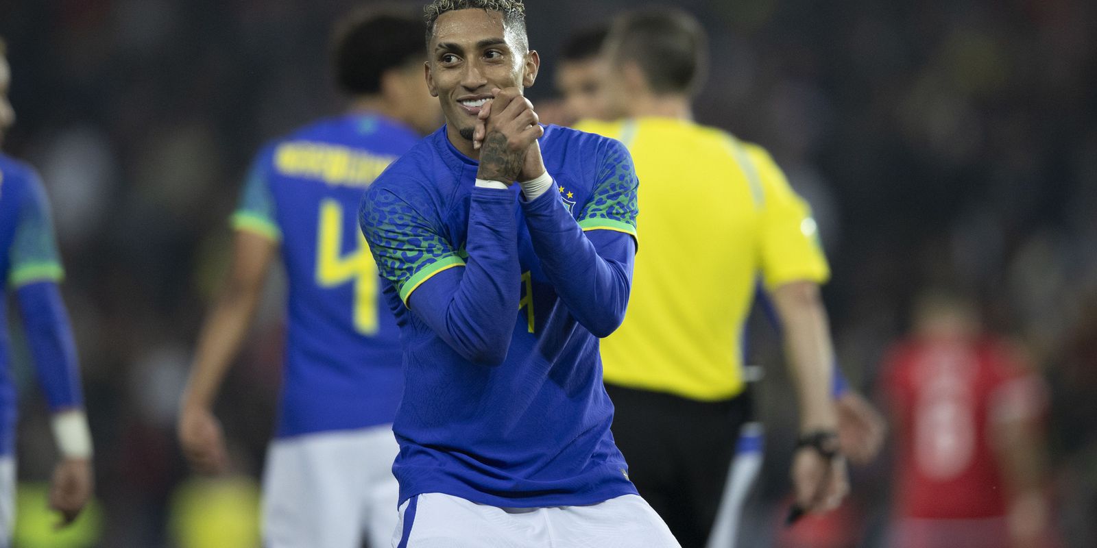 Raphinha diz que seleção disputa Copa do Catar sob pressão por título