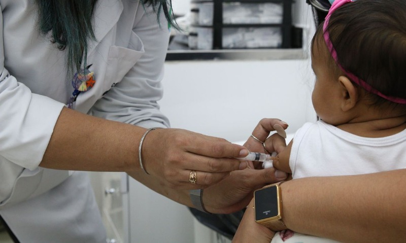 Confira cronograma de vacinação contra a Covid-19 em bebês de Araraquara