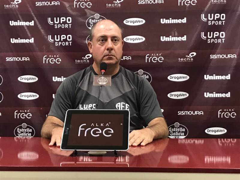 Treinador da Ferroviária convoca torcida para jogo fundamental contra o São Paulo no Paulistão