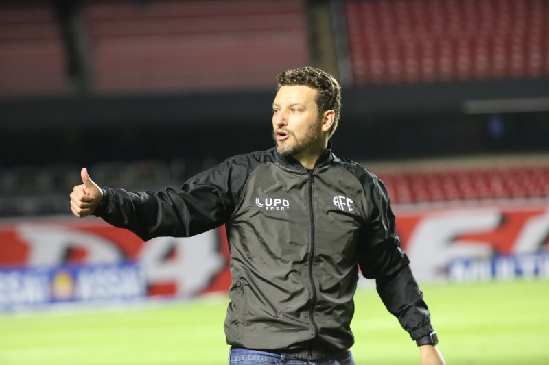 Elano Blumer deve ser o novo técnico da Ferroviária