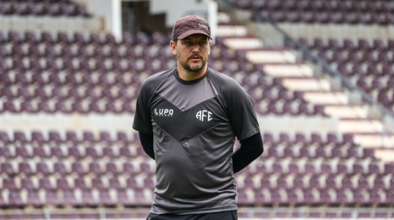 Ferroviária anuncia o retorno do técnico Elano Blumer