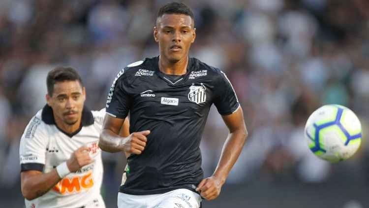 Atacante Tailson foi emprestado a Ferroviária pelo Santos