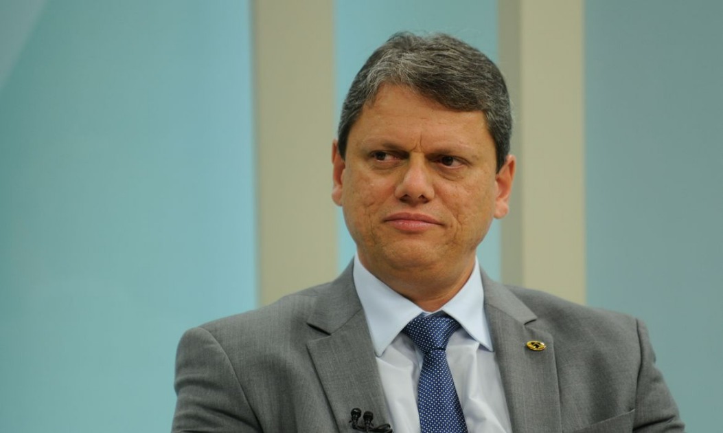 Em viagem, governador Tarcísio de Freitas passará por cirurgia
