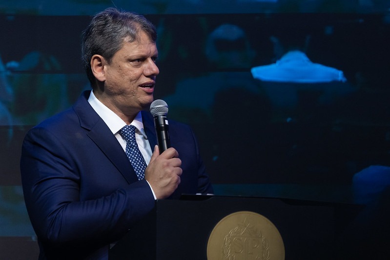 Governo Tarcísio vai contratar psicológos e empresas de segurança para escolas estaduais
