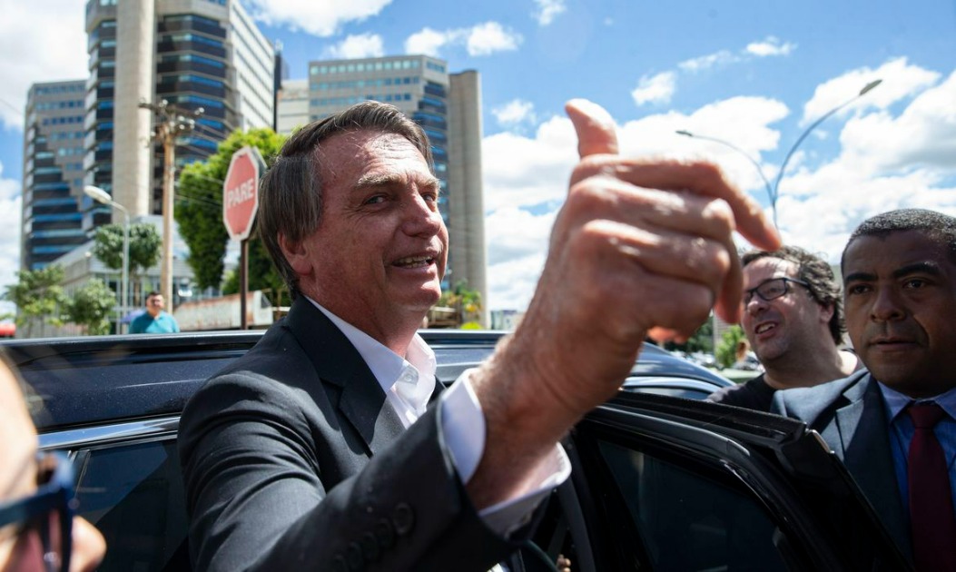 Bolsonaro depõe à PF e diz que post com fake news foi acidental