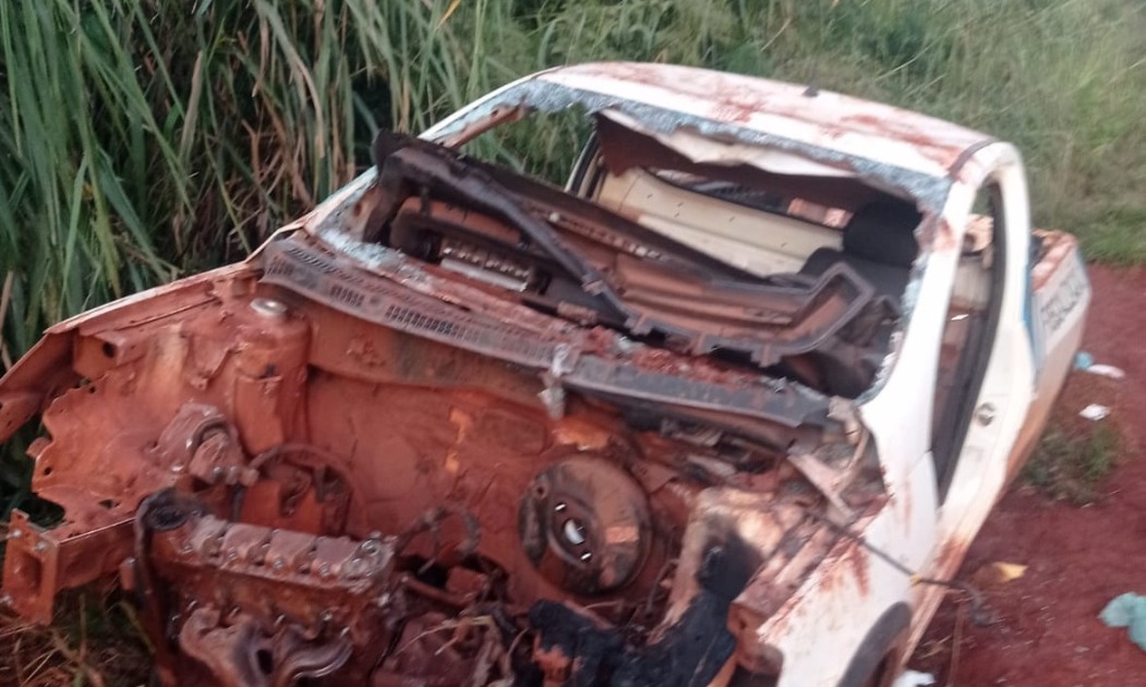 Após furto, viatura de Santa Lúcia é encontrada sem as rodas e motor; 'totalmente depenada'