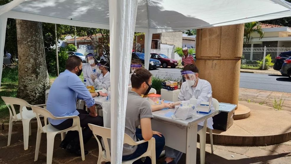 Saúde realiza vacinação contra Covid e gripe na praça Santa Cruz até sexta (12)