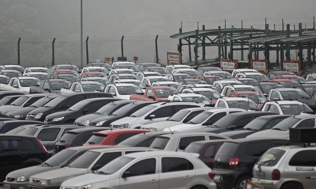 Veja como calcular o desconto de até R$ 8 mil no preço do carro popular