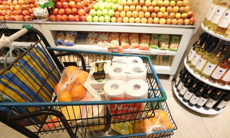 Preço da cesta básica cai em 11 capitais, mostra Dieese