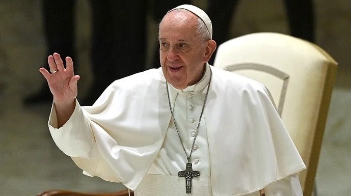 Com risco de obstrução intestinal, Papa Francisco realiza cirurgia de urgência