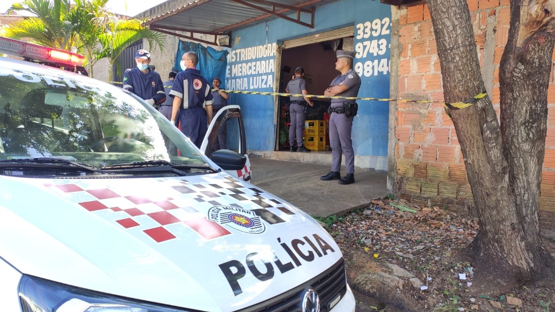 Homem é morto a tiros em bar de Américo Brasiliense