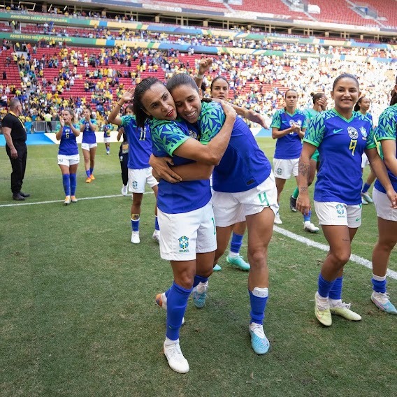 Com Marta poupada, seleção brasileira faz coletivo com portões fechados