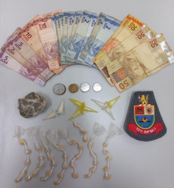 Jovem é preso por tráfico de drogas; fugindo da PM, ele gritava ‘perdi, perdi’