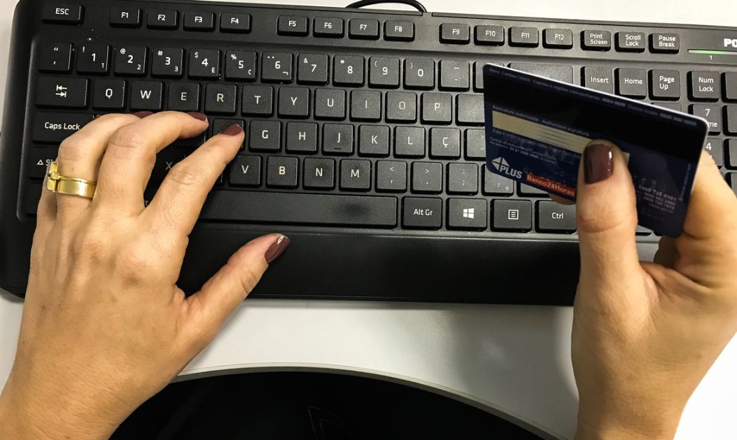Black Friday: sites oferecem promoções de até 90% de desconto, mas é preciso atenção