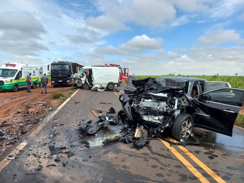Colisão Frontal: grave acidente deixa três feridos em vicinal de Matão