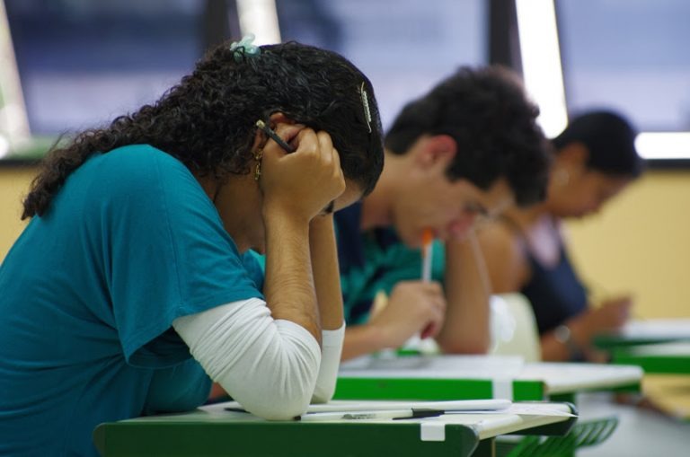 Professora de redação dá dicas de como se sair bem nos vestibulares do meio do ano