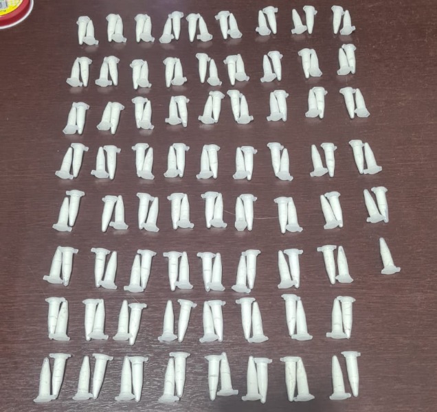 Dupla é presa pela PM com 139 pinos de cocaína na SP-255 em Boa Esperança do Sul