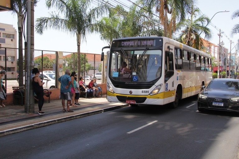 Vereadores de Araraquara aprovam programa de combate a assédio e violência sexual no transporte coletivo