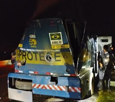 Bandidos fortemente armados atacam carro-forte na SP-318 em São Carlos
