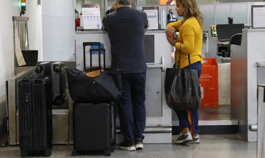 Voa Brasil vende 10 mil passagens por R$ 200 em dois meses; veja como comprar