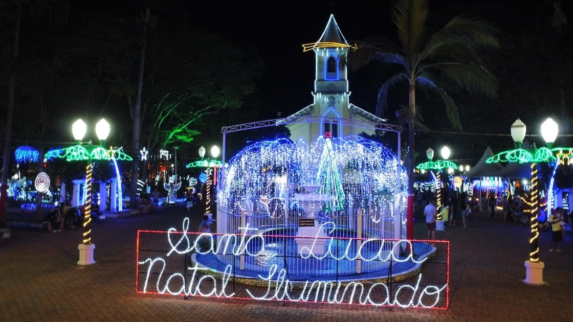 Santa Lúcia dá início ao Natal Iluminado com evento especial na Praça da Matriz