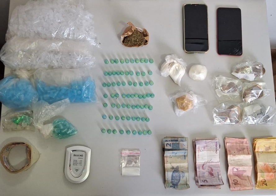Homem é preso por tráfico e PM apreende cocaína, crack e maconha em Rincão