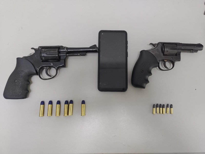 Montador é preso pela PM com duas armas de fogo em distribuidora de bebidas de Américo