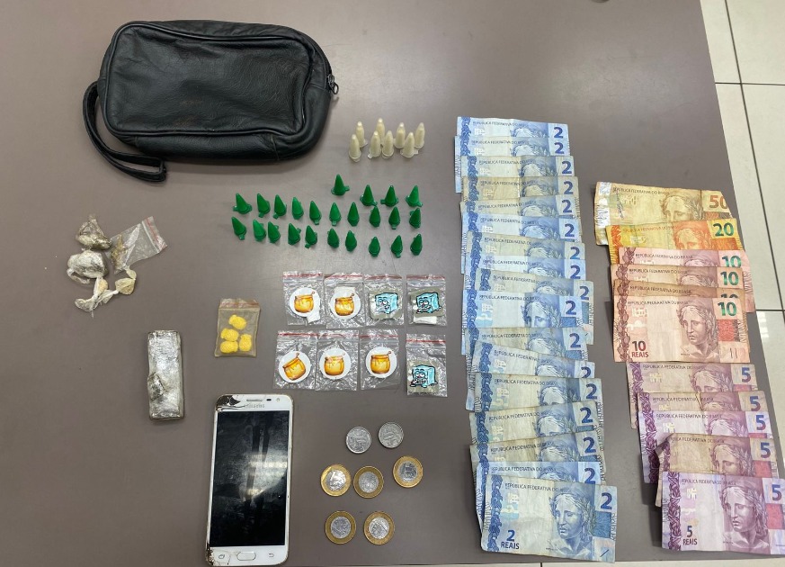 Dupla é presa pela PM com drogas e dinheiro em Américo