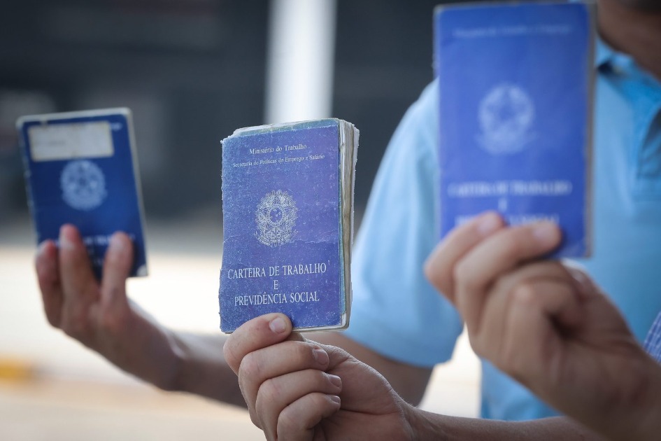 Américo Brasiliense oferece vagas de emprego para atendente, serviços gerais e mais