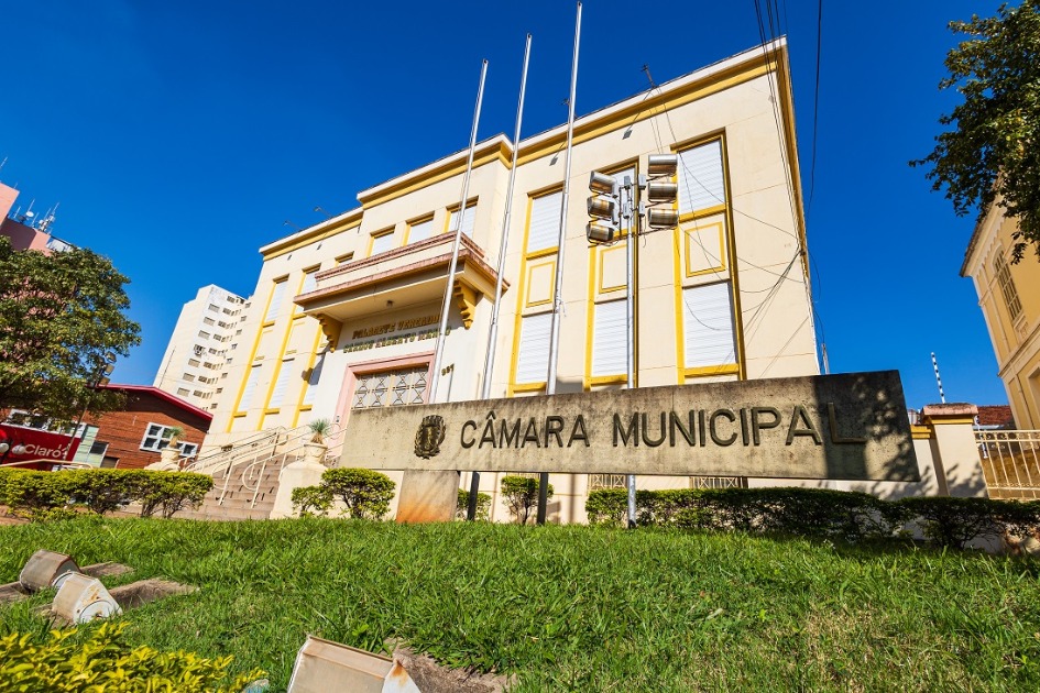 Vereadores de Araraquara aprovam regra que obriga divulgação de agendas de prefeito e secretários