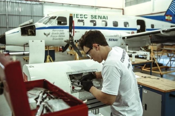 Curso gratuito de produção aeronáutica abre inscrições em Gavião Peixoto