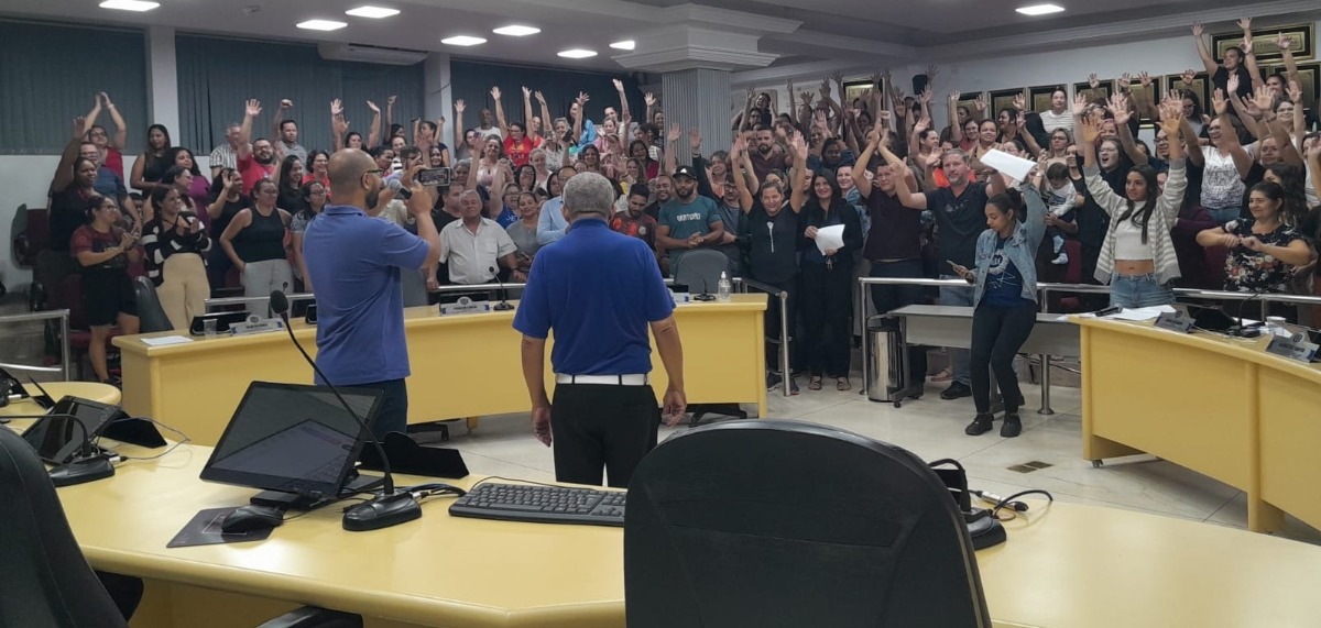 Perdas salariais: servidores de Américo anunciam greve no dia 29; entenda