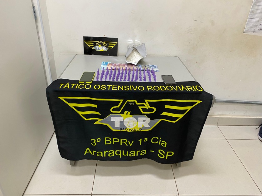 Casal é preso com mais de 1 kg de cocaína na SP-255 em Boa Esperança do Sul