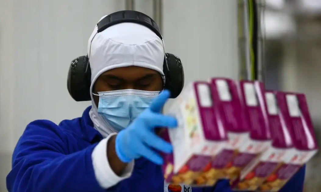 Américo abre vagas para auxiliar de produção, balconista, auxiliar de limpeza e outros cargos