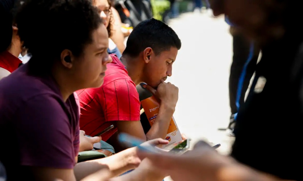 Jovens apostam no ensino técnico para alcançar sucesso profissional, revela pesquisa