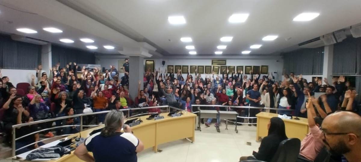 Servidores de Américo entram em greve após prefeitura propor reajuste só em outubro