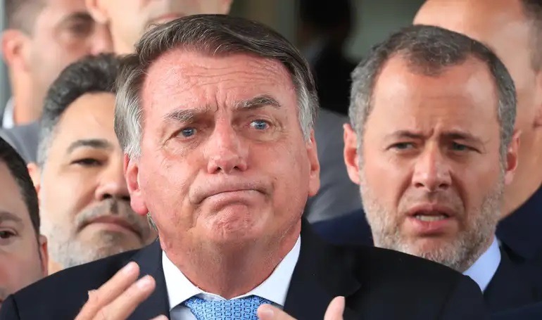 Bolsonaro é alvo de operação da PF e terá que usar tornozeleira e cumprir restrições