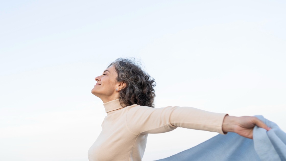 Fogachos, insônia e irritação? Novo tratamento promete alívio na menopausa e climatério