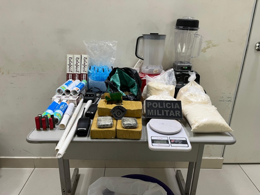 PM estoura refinaria e apreende grande quantidade de drogas em residência de Rincão
